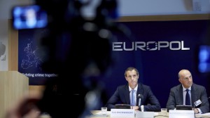 epa04414735 Europol director Rob Wainwright (L) and Italian police chief Alessandro Pansa (R) attend a news conference at the Europol headquarters in The Hague, The Netherlands, 24 September 2014. Europol announced to have arrested over a thousand persons involved in drugs and human trafficking this month.  EPA/MARTIJN BEEKMAN