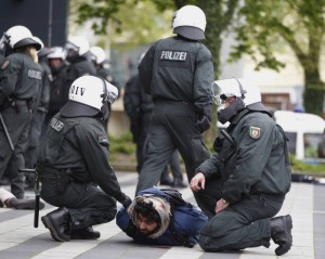 german-police-arrest-30-salafists-after-clashes-e1411592870184