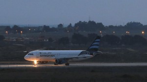 A state-owned Afriqiyah Airways A320 passenger jet prepares to take off from Labraq airport in Shahhat at dusk February 14, 2015. Egypt is forcing Libyan airliners flying between Turkey and Jordan and the capital Tripoli to stop in eastern Libya to allow the country's internationally recognised government to screen out potential Islamist fighters, officials said. A Reuters reporter visiting Labraq airport saw officials checking identity cards of passengers arriving on Tripoli flights. Picture taken February 14, 2015.  REUTERS/Esam Omran Al-Fetori (LIBYA - Tags: TRANSPORT CIVIL UNREST POLITICS) - RTR4QZH7